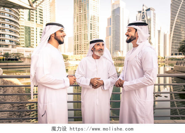 阿拉伯商人团体与坎杜拉会议在乌埃中东男子在迪拜